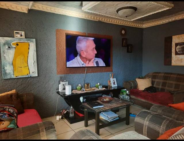 2 BEDROOM HOUSE FOR SALE IN SEBOKENG UNIT 16